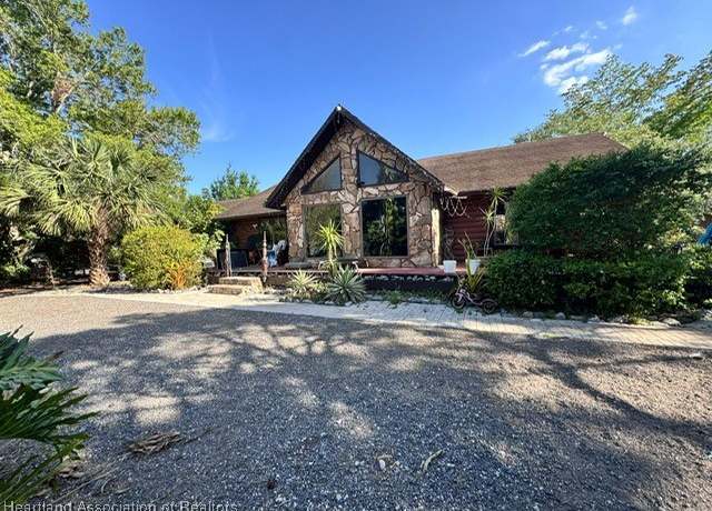 Property at 406 Horse Ave, Clewiston, FL 33440, 3 beds, 2 baths