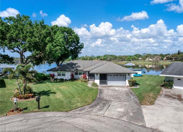 Property at 2 Chickasaw St, Lake Placid, FL 33852, 3 beds, 2 baths