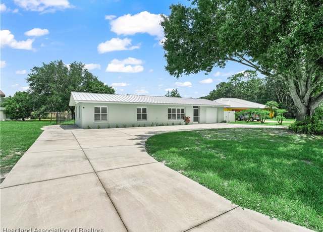 Property at 2410 Sunset Dr, Sebring, FL 33870, 3 beds, 3.5 baths