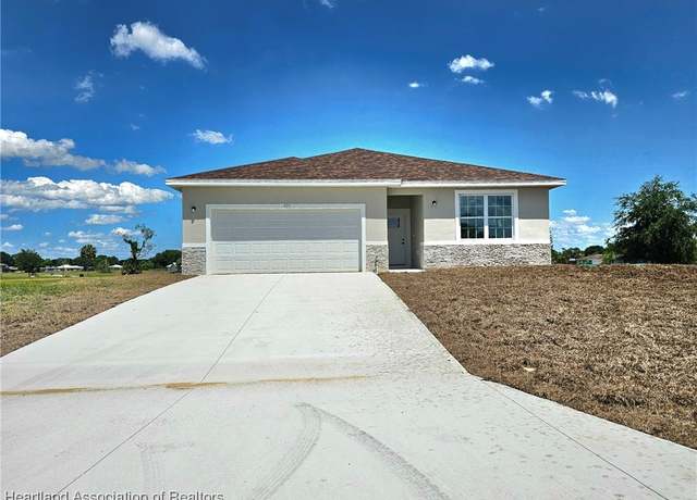 Property at 425 Floral Dr, Sebring, FL 33876, 3 beds, 2 baths
