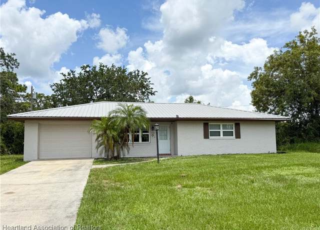 Property at 301 Jupiter Ave NW, Lake Placid, FL 33852, 2 beds, 2 baths