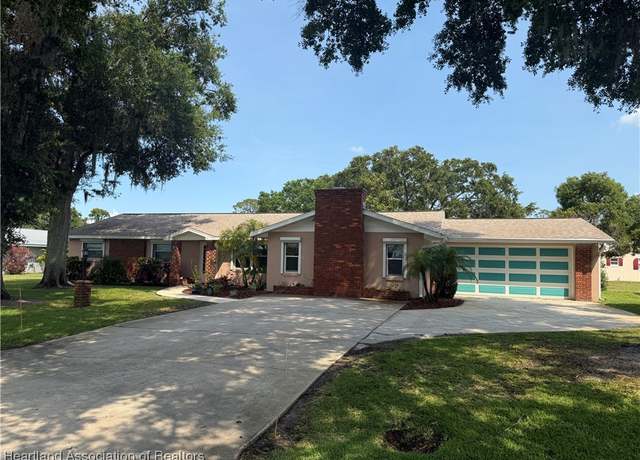 Property at 330 Sassafras Ave, Sebring, FL 33870, 3 beds, 2 baths