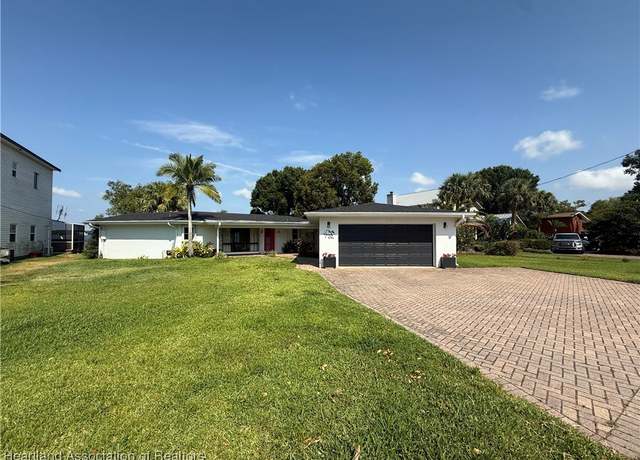 Property at 3071 Lakeview Dr, Sebring, FL 33870, 2 beds, 3 baths