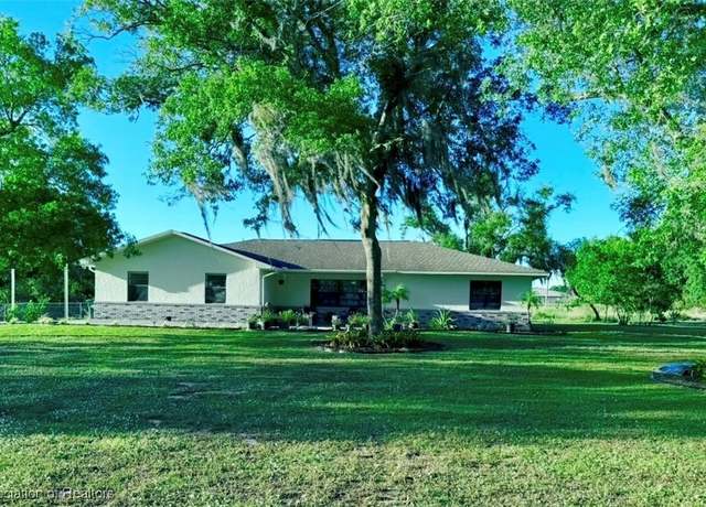 Property at 315 Sirena Dr, Lake Placid, FL 33852, 4 beds, 2.5 baths