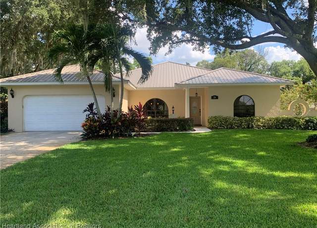 Property at 26 Meadowlake Cir S, Lake Placid, FL 33852, 3 beds, 2 baths