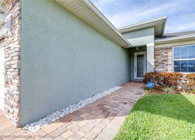 Property at 1521 Stone Cir, Sebring, FL 33870, 3 beds, 2 baths
