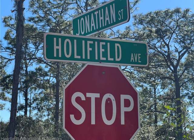 Property at 646 Jonathan St, Lake Placid, FL 33852