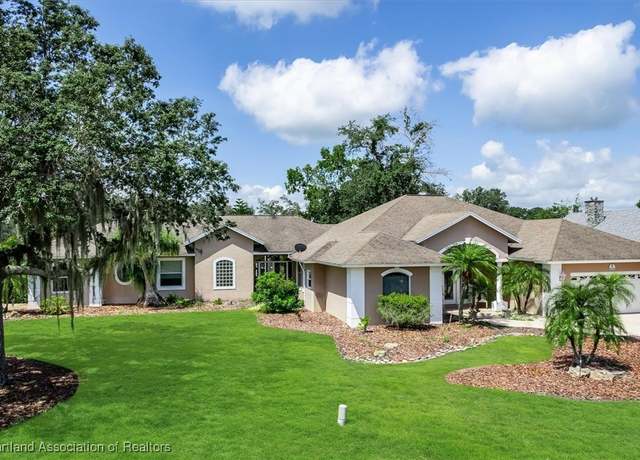 Property at 5044 Strafford Oaks Dr, Sebring, FL 33875, 4 beds, 3 baths