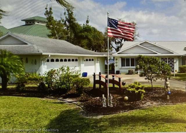 Property at 260 S Huntley Dr, Lake Placid, FL 33852, 3 beds, 2.5 baths