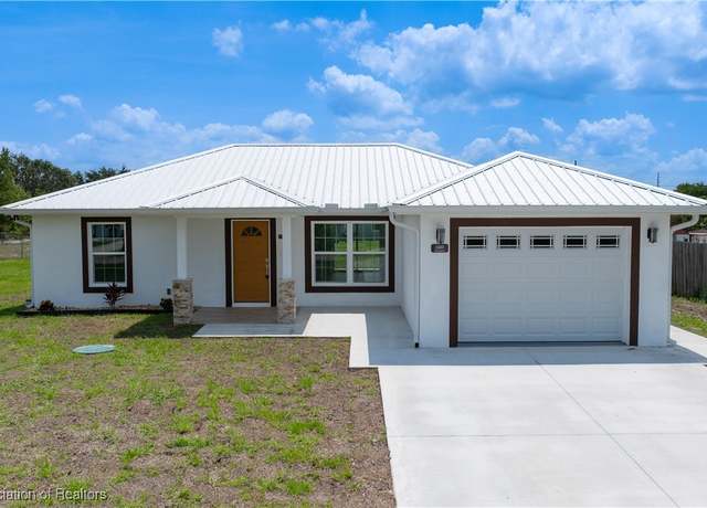 Property at 1507 Chatsworth St, Lake Placid, FL 33852, 3 beds, 2 baths