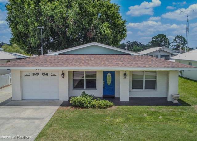 Property at 956 Shamrock Dr, Sebring, FL 33875, 3 beds, 2.5 baths