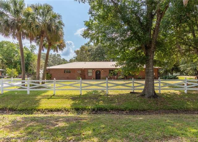 Property at 1900 N Riverdale Rd, Avon Park, FL 33825, 2 beds, 2.5 baths
