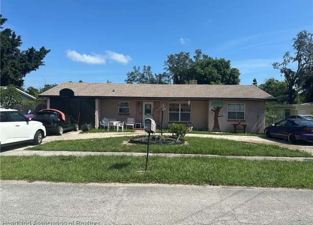 Property at 748 Bay St, Sebring, FL 33870, 5 beds, 3 baths