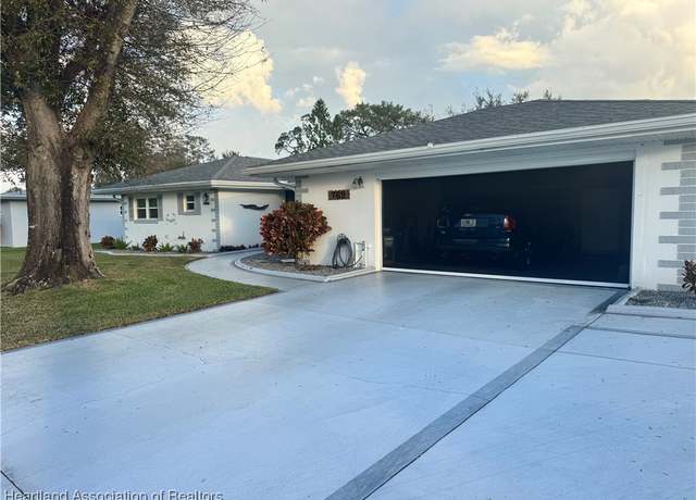 Property at 769 Golfside Ln, Sebring, FL 33870, 3 beds, 2 baths