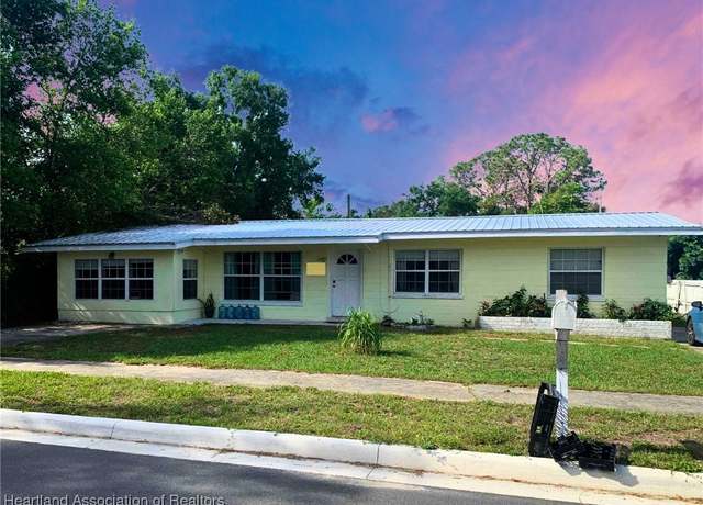 Property at 1009 Taseschee Dr, Sebring, FL 33870, 4 beds, 2 baths