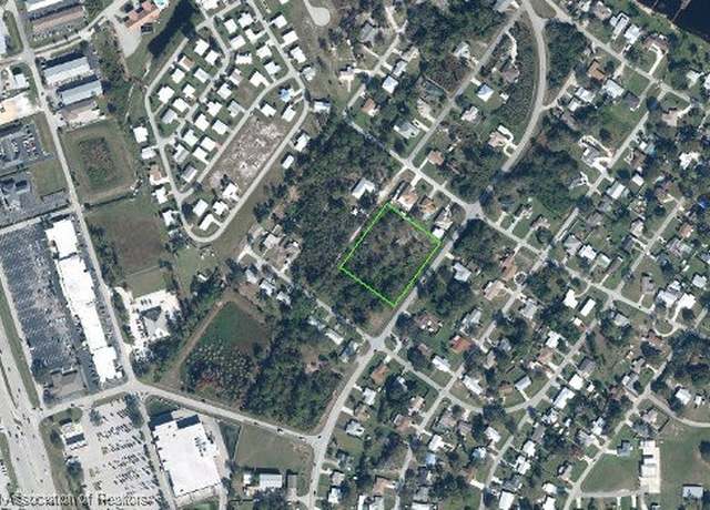 Property at 315 Memorial Dr, Sebring, FL 33870