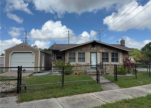Property at 351 N Commerce Ave, Sebring, FL 33870, 2 beds, 1 bath