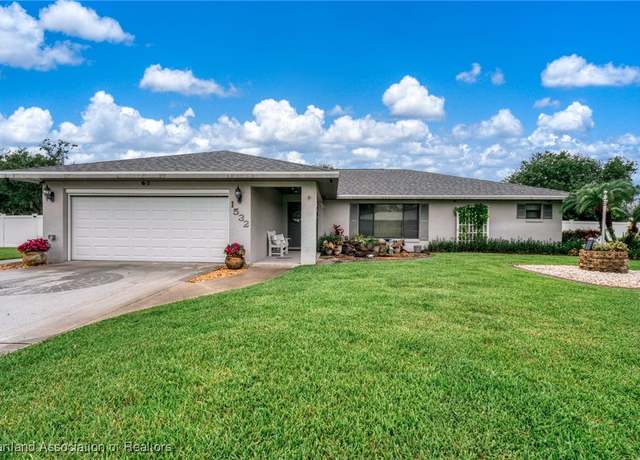 Property at 1532 Chatsworth St, Lake Placid, FL 33852, 3 beds, 2 baths