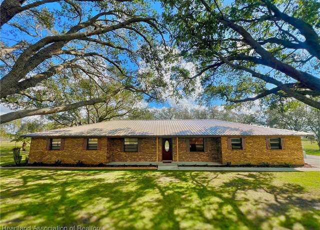 Property at 301 S Wells Ave, Avon Park, FL 33825, 3 beds, 2.5 baths