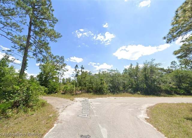 Property at 921 Carlsbab St, Lake Placid, FL 33852