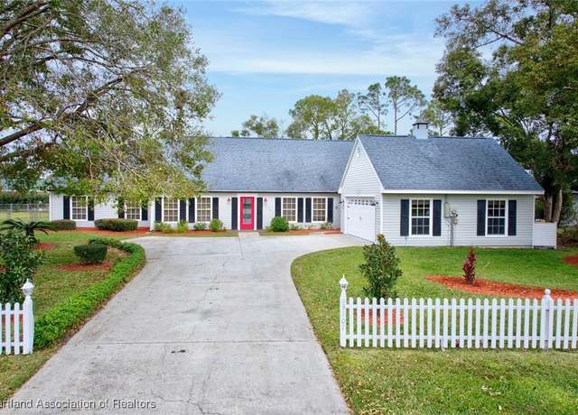Property at 3107 Divot Rd, Sebring, FL 33872, 4 beds, 3.5 baths