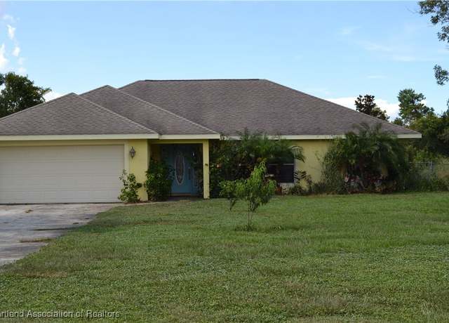 Property at 1010 Rebel Ave, Lake Placid, FL 33852, 3 beds, 2 baths