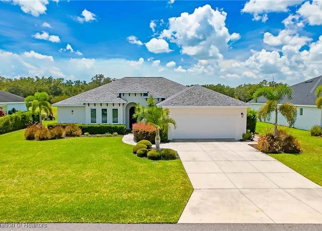 Property at 7055 Strafford Oaks Dr, Sebring, FL 33875, 3 beds, 2.5 baths