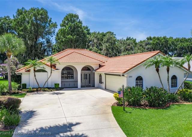 Property at 1301 Lakeside Way, Sebring, FL 33876, 3 beds, 2 baths