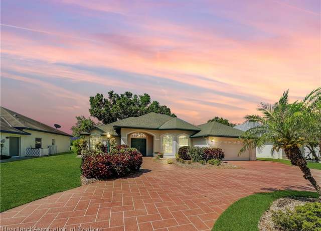 Property at 5008 Strafford Oaks Dr, Sebring, FL 33875, 3 beds, 2 baths