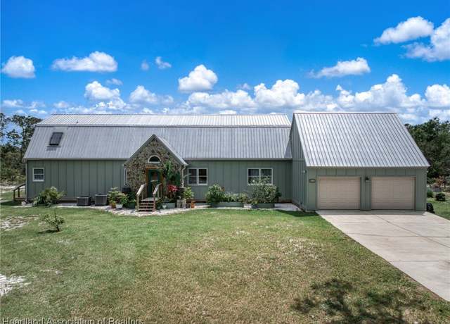 Property at 215 Nursery Rd, Sebring, FL 33875, 2 beds, 2.5 baths