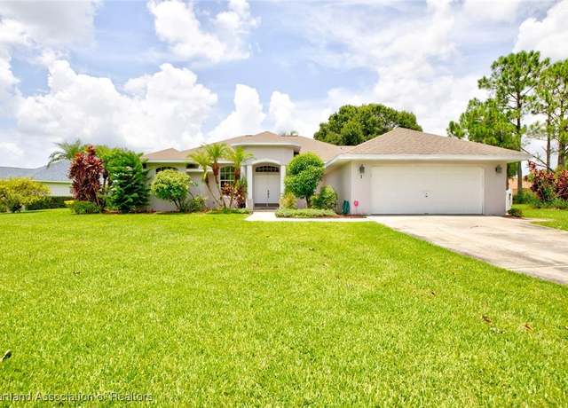 Property at 2 Meadowlake Cir N, Lake Placid, FL 33852, 3 beds, 2 baths