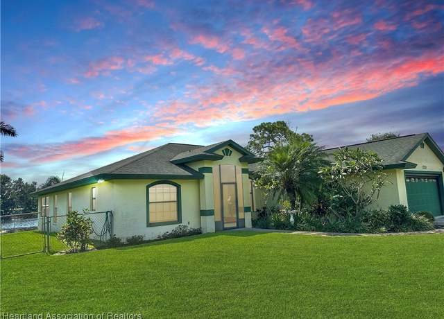 Property at 1733 Circle Dr, Lake Placid, FL 33852, 3 beds, 2 baths