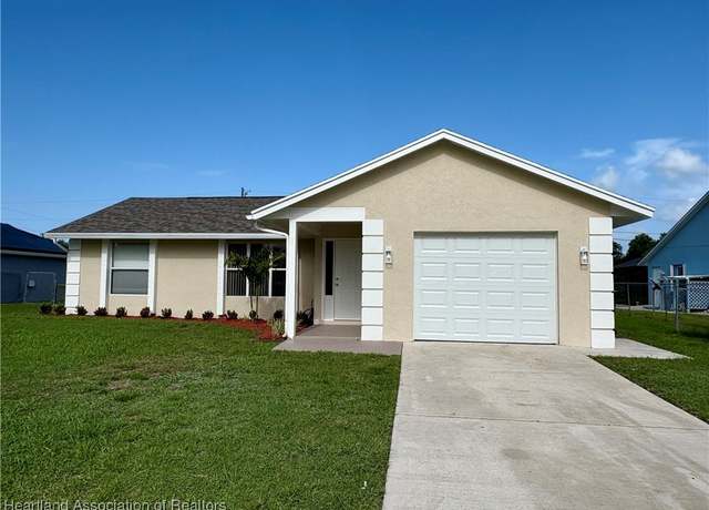 Property at 3051 SW Boxwood Cir, Port St Lucie, FL 34953, 2 beds, 2 baths