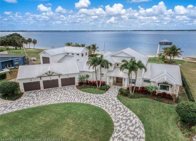 Property at 2281 Lakeview Dr, Sebring, FL 33870, 5 beds, 4.5 baths