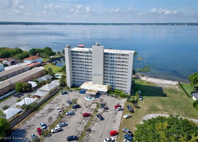 Property at 2131 Lakeview Dr #1006, Sebring, FL 33870, 1 bed, 1.5 baths