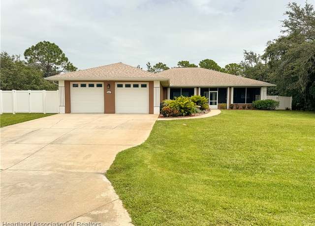 Property at 5717 Longbow Dr, Sebring, FL 33876, 2 beds, 2.5 baths