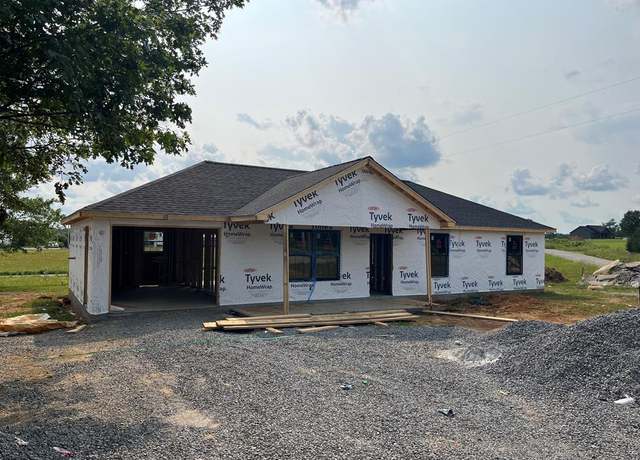 Property at 709 W Shelby Ave, Elkton, KY 42220, 3 beds, 2 baths