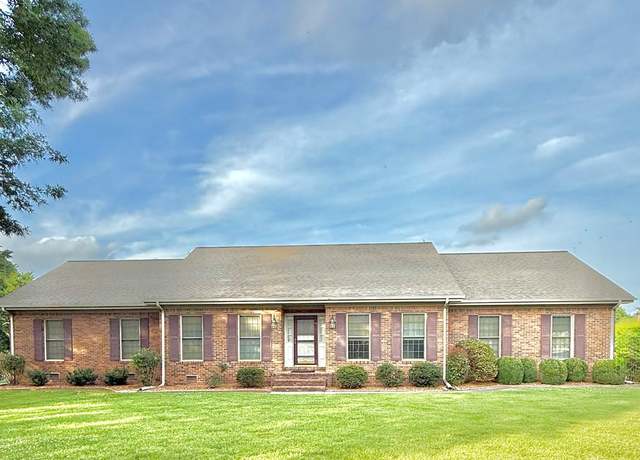 Property at 404 Warwick Way, Hopkinsville, KY 42240, 4 beds, 2.5 baths