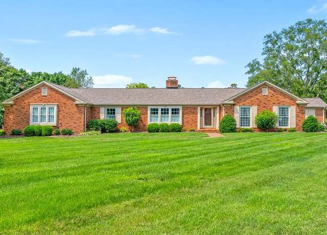 Property at 230 Fairway Ct, Hopkinsville, KY 42240, 4 beds, 2.5 baths