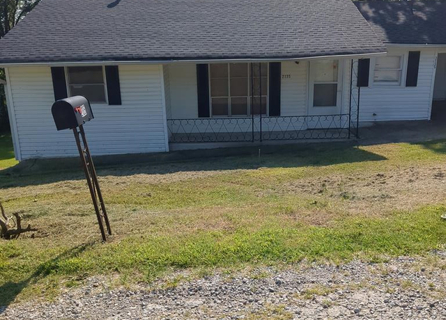 Property at 2135 Dawson Springs Rd, Hopkinsville, KY 42240, 3 beds, 1 bath