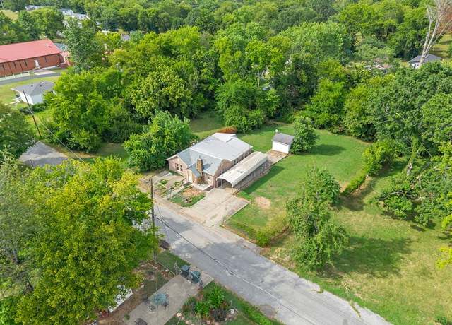 Property at 900 Moayon St, Hopkinsville, KY 42240, 3 beds, 1 bath