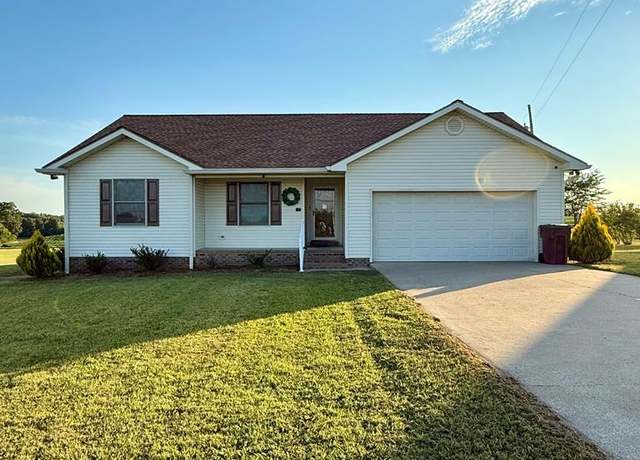 Property at 725 Billy Goat Hill Rd, Hopkinsville, KY 42240, 3 beds, 2 baths