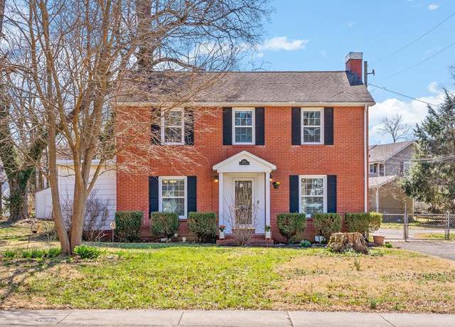 Property at 2202 S Main St, Hopkinsville, KY 42240, 3 beds, 2 baths