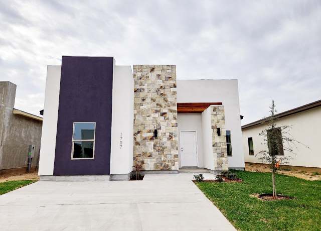 Property at 1707 Lomas Del Sur Blvd, Laredo, TX 78046, 3 beds, 2 baths
