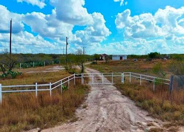 Property at 369 Camino Del Sur, Laredo, TX 78041
