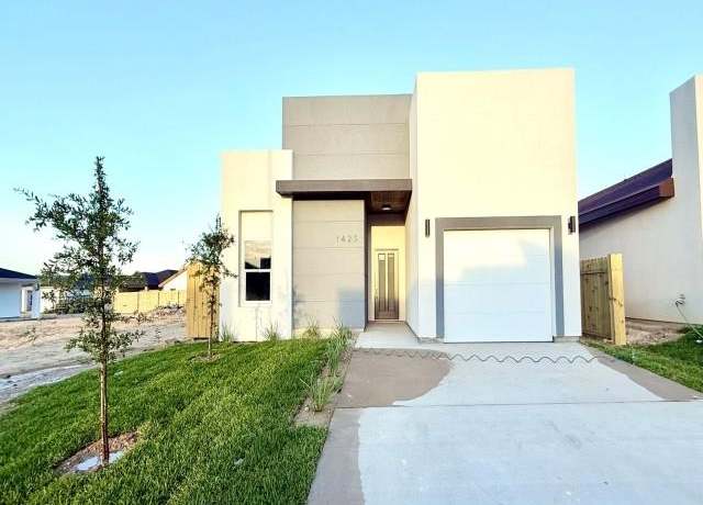 Property at 1425 Los Estribos Dr, Laredo, TX 78046, 3 beds, 2 baths