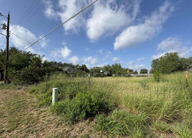 Property at 127 Flores Dr, Zapata, TX 78076