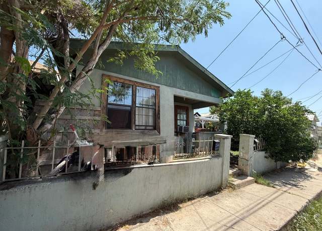 Property at 216 Lincoln St, Laredo, TX 78040, 5 beds, 2 baths