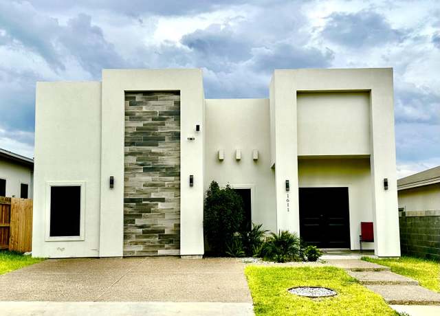 Property at 1611 Calvillo Dr, Laredo, TX 78046, 3 beds, 2.5 baths