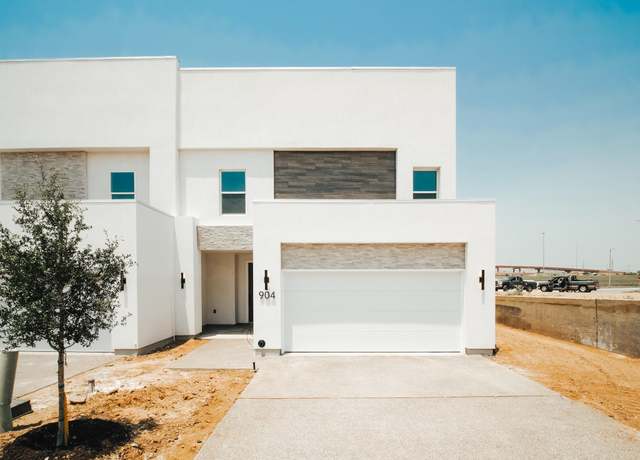 Property at 904 King Ranch Rd #904, Laredo, TX 78045, 3 beds, 2.5 baths